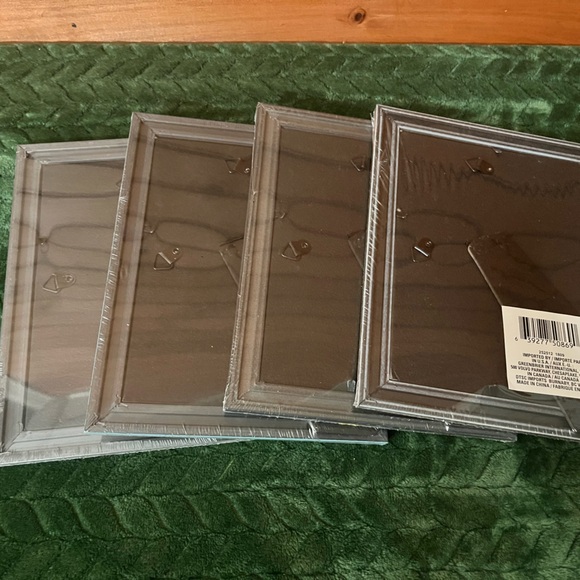 New  -  ( 4 ) 5 x 7 Frames - Wood Look - Hard Plastic Finish - 4 Colors - Picture 7 of 7